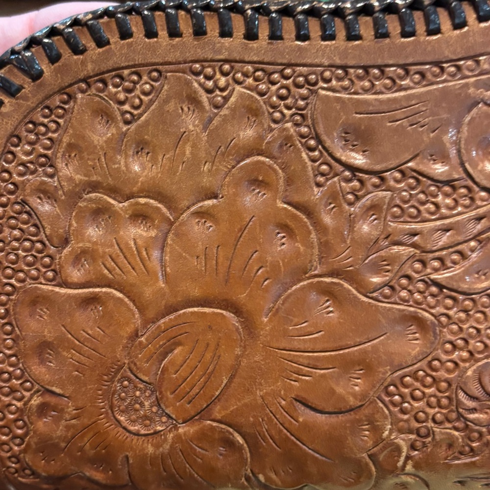 Vintage hand tooled leather stitched clutch purse - Picture 3 of 7